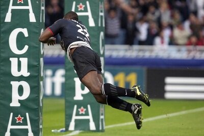 Stade Toulousain's Yannick Nyanaga scores against Biarritz