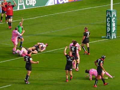Patricio Albacete scores for Stade Toulousain against Stade Francais